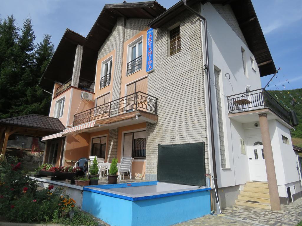 Villa Artemida Kulen Vakuf Exterior photo