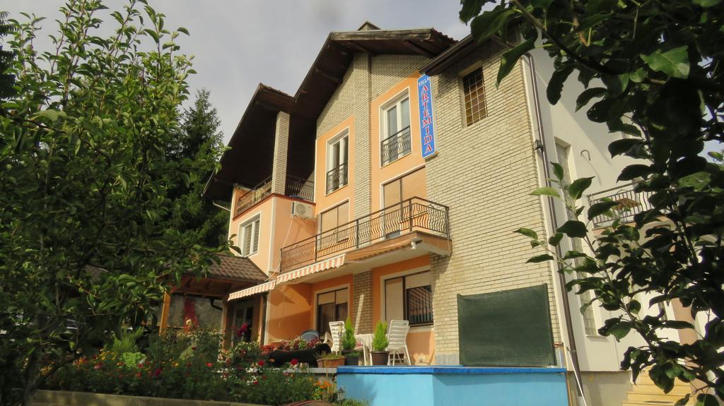 Villa Artemida Kulen Vakuf Exterior photo