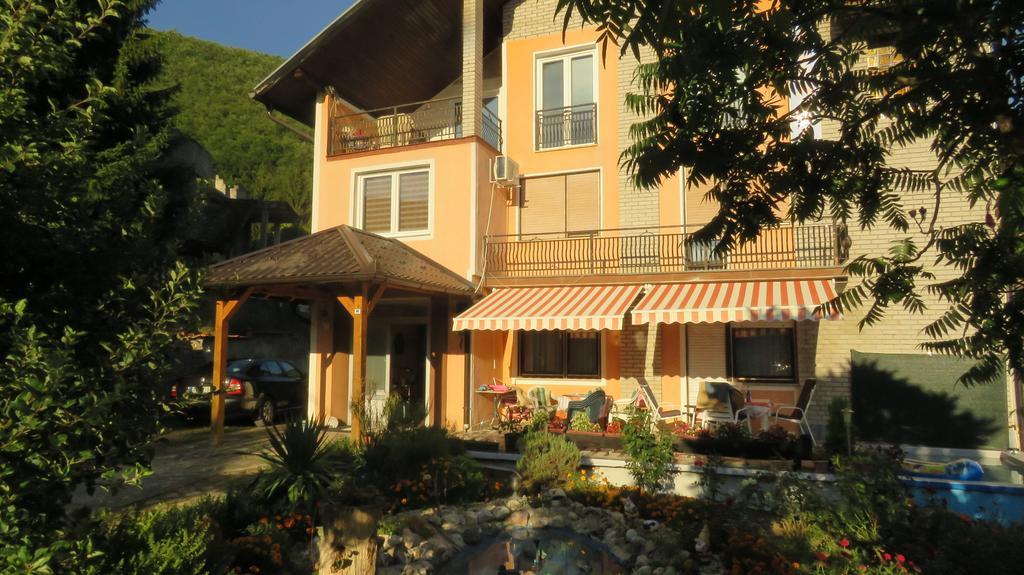 Villa Artemida Kulen Vakuf Exterior photo